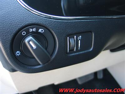 2016 Dodge Grand Caravan SE SE, FWD, V-6, SUPER LOW 10,000 MILES - Photo 10 - North Platte, NE 69101