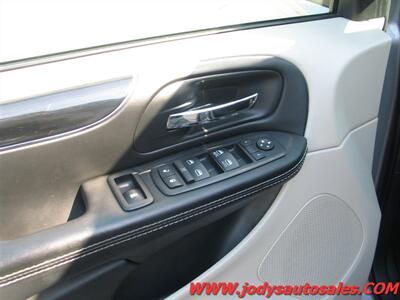 2016 Dodge Grand Caravan SE SE, FWD, V-6, SUPER LOW 10,000 MILES - Photo 3 - North Platte, NE 69101