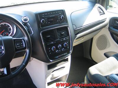 2016 Dodge Grand Caravan SE SE, FWD, V-6, SUPER LOW 10,000 MILES - Photo 9 - North Platte, NE 69101