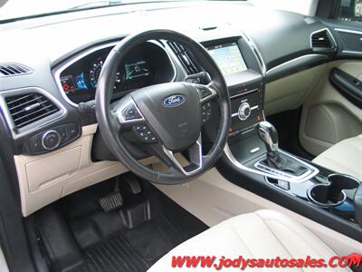 2018 Ford Edge Titanium  Titanium, 4x4, Sunroof, Headed Seats, Nav - Photo 2 - North Platte, NE 69101