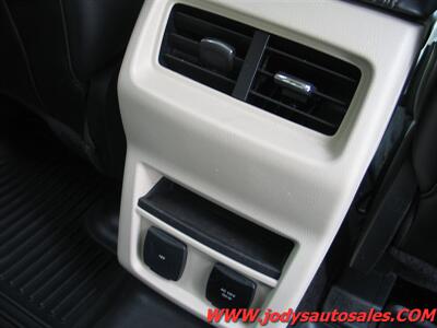 2018 Ford Edge Titanium  Titanium, 4x4, Sunroof, Headed Seats, Nav - Photo 33 - North Platte, NE 69101