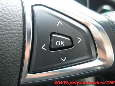 2018 Ford Edge Titanium  Titanium, 4x4, Sunroof, Headed Seats, Nav - Photo 15 - North Platte, NE 69101