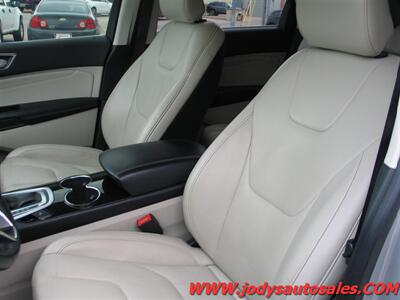 2018 Ford Edge Titanium  Titanium, 4x4, Sunroof, Headed Seats, Nav - Photo 5 - North Platte, NE 69101