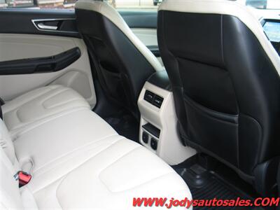 2018 Ford Edge Titanium  Titanium, 4x4, Sunroof, Headed Seats, Nav - Photo 31 - North Platte, NE 69101