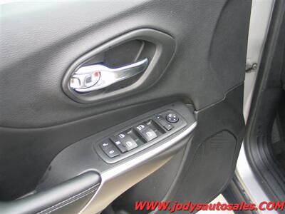 2020 Jeep Cherokee Latitude, 4X4, 2.4L I4 - Photo 3 - North Platte, NE 69101