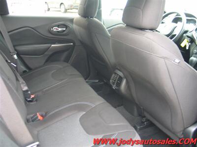 2020 Jeep Cherokee Latitude, 4X4, 2.4L I4 - Photo 25 - North Platte, NE 69101