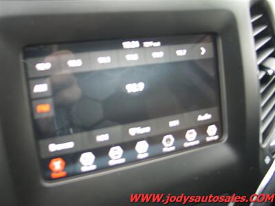 2020 Jeep Cherokee Latitude, 4X4, 2.4L I4 - Photo 13 - North Platte, NE 69101