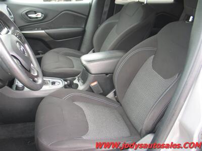 2020 Jeep Cherokee Latitude, 4X4, 2.4L I4 - Photo 5 - North Platte, NE 69101