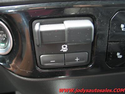 2023 GMC Sierra 1500 Elevation, 4DR CREW CAB. HEATED SEATS, 29,000 MILES - Photo 26 - North Platte, NE 69101