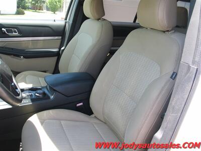 2017 Ford Explorer AWD, 25,000 LOW LOW MILES   - Photo 5 - North Platte, NE 69101