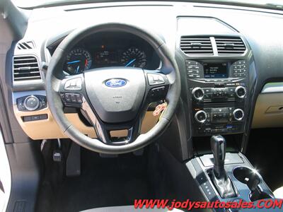 2017 Ford Explorer AWD, 25,000 LOW LOW MILES   - Photo 6 - North Platte, NE 69101