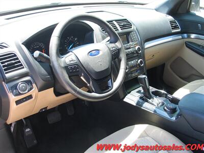 2017 Ford Explorer AWD, 25,000 LOW LOW MILES   - Photo 2 - North Platte, NE 69101