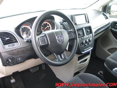 2018 Dodge Grand Caravan SE  SE, BACKUP CAMERA, BLUETOOTH, LOW 72,000 MILES - Photo 2 - North Platte, NE 69101