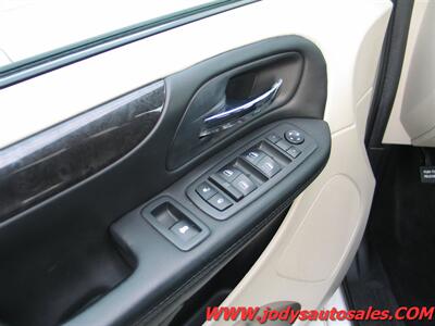 2018 Dodge Grand Caravan SE  SE, BACKUP CAMERA, BLUETOOTH, LOW 72,000 MILES - Photo 3 - North Platte, NE 69101