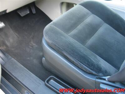 2016 Dodge Grand Caravan SXT, POWER DOORS, Backup cam. LOW 67,000 MILES - Photo 4 - North Platte, NE 69101