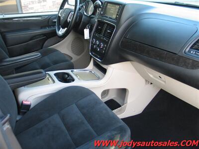 2016 Dodge Grand Caravan SXT, POWER DOORS, Backup cam. LOW 67,000 MILES - Photo 20 - North Platte, NE 69101