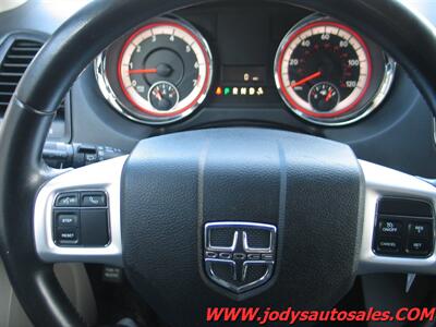 2016 Dodge Grand Caravan SXT, POWER DOORS, Backup cam. LOW 67,000 MILES - Photo 11 - North Platte, NE 69101