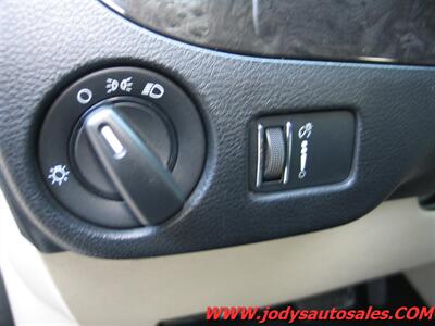 2016 Dodge Grand Caravan SXT, POWER DOORS, Backup cam. LOW 67,000 MILES - Photo 6 - North Platte, NE 69101