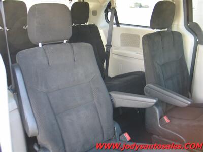 2016 Dodge Grand Caravan SXT, POWER DOORS, Backup cam. LOW 67,000 MILES - Photo 25 - North Platte, NE 69101