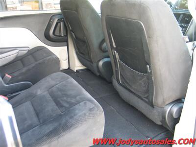 2016 Dodge Grand Caravan SXT, POWER DOORS, Backup cam. LOW 67,000 MILES - Photo 22 - North Platte, NE 69101
