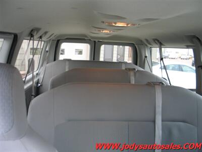 2014 Ford E-Series Van E-350 SD XLT  E-350  XLT, 11 Passenger Van - Photo 20 - North Platte, NE 69101