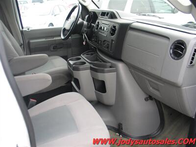 2014 Ford E-Series Van E-350 SD XLT  E-350  XLT, 11 Passenger Van - Photo 18 - North Platte, NE 69101