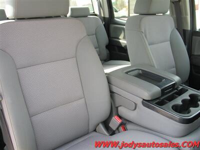 2017 Chevrolet Silverado 2500 Work Truck  4X4 CREW CAB, 8' BOX, LOW 59,000 MILES - Photo 23 - North Platte, NE 69101