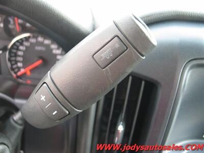 2017 Chevrolet Silverado 2500 Work Truck  4X4 CREW CAB, 8' BOX, LOW 59,000 MILES - Photo 13 - North Platte, NE 69101