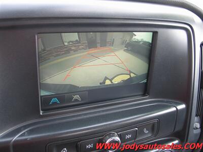 2017 Chevrolet Silverado 2500 Work Truck  4X4 CREW CAB, 8' BOX, LOW 59,000 MILES - Photo 17 - North Platte, NE 69101
