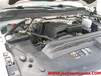 2017 Chevrolet Silverado 2500 Work Truck  4X4 CREW CAB, 8' BOX, LOW 59,000 MILES - Photo 35 - North Platte, NE 69101