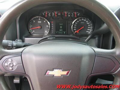 2017 Chevrolet Silverado 2500 Work Truck  4X4 CREW CAB, 8' BOX, LOW 59,000 MILES - Photo 15 - North Platte, NE 69101