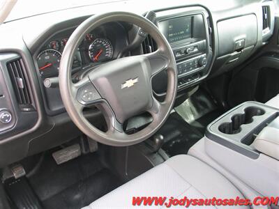 2017 Chevrolet Silverado 2500 Work Truck  4X4 CREW CAB, 8' BOX, LOW 59,000 MILES - Photo 2 - North Platte, NE 69101