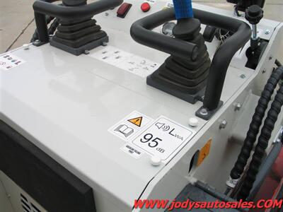2025 BTTL ST28-6 Mini Skid Steer - Photo 11 - North Platte, NE 69101