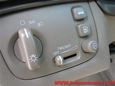 2002 Cadillac DeVille   - Photo 6 - North Platte, NE 69101