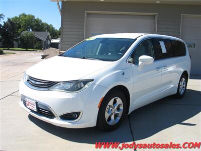 2017 Chrysler Pacifica Hybrid Touring Plus Touring Plus, HYBRID, LOW 50,000 MILE - Photo 35 - North Platte, NE 69101