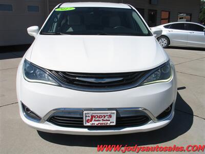 2017 Chrysler Pacifica Hybrid Touring Plus Touring Plus, HYBRID, LOW 50,000 MILE - Photo 41 - North Platte, NE 69101