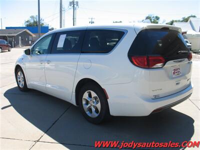 2017 Chrysler Pacifica Hybrid Touring Plus Touring Plus, HYBRID, LOW 50,000 MILE - Photo 37 - North Platte, NE 69101