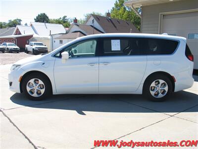 2017 Chrysler Pacifica Hybrid Touring Plus Touring Plus, HYBRID, LOW 50,000 MILE - Photo 36 - North Platte, NE 69101