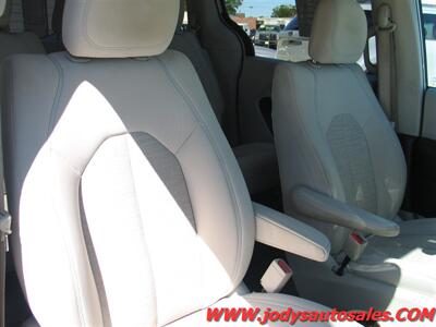 2017 Chrysler Pacifica Hybrid Touring Plus Touring Plus, HYBRID, LOW 50,000 MILE - Photo 28 - North Platte, NE 69101