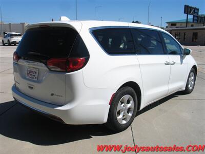 2017 Chrysler Pacifica Hybrid Touring Plus Touring Plus, HYBRID, LOW 50,000 MILE - Photo 39 - North Platte, NE 69101