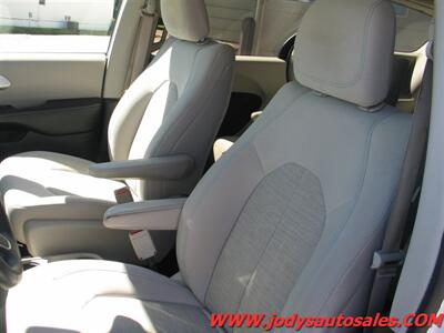 2017 Chrysler Pacifica Hybrid Touring Plus Touring Plus, HYBRID, LOW 50,000 MILE - Photo 5 - North Platte, NE 69101