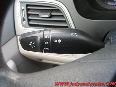 2016 Hyundai SONATA Hybrid  LOW, LOW 39,000 - Photo 11 - North Platte, NE 69101