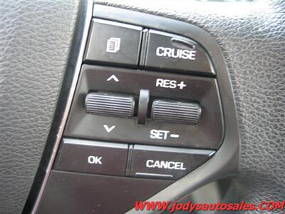 2016 Hyundai SONATA Hybrid  LOW, LOW 39,000 - Photo 14 - North Platte, NE 69101