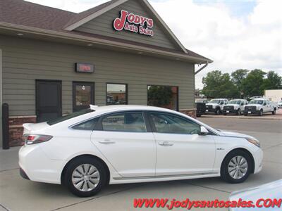 2016 Hyundai SONATA Hybrid  LOW, LOW 39,000 - Photo 32 - North Platte, NE 69101