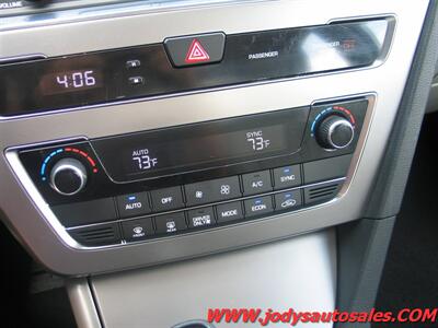 2016 Hyundai SONATA Hybrid  LOW, LOW 39,000 - Photo 19 - North Platte, NE 69101