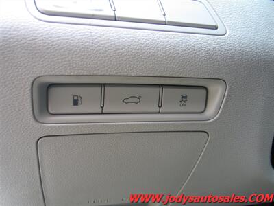 2016 Hyundai SONATA Hybrid  LOW, LOW 39,000 - Photo 8 - North Platte, NE 69101