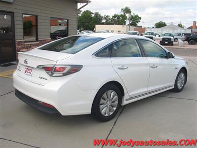 2016 Hyundai SONATA Hybrid  LOW, LOW 39,000 - Photo 31 - North Platte, NE 69101