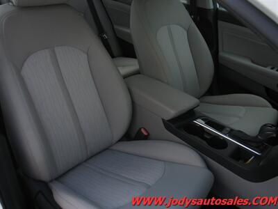 2016 Hyundai SONATA Hybrid  LOW, LOW 39,000 - Photo 23 - North Platte, NE 69101