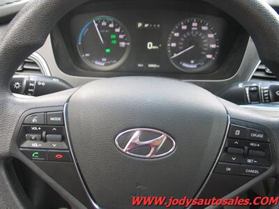 2016 Hyundai SONATA Hybrid  LOW, LOW 39,000 - Photo 16 - North Platte, NE 69101