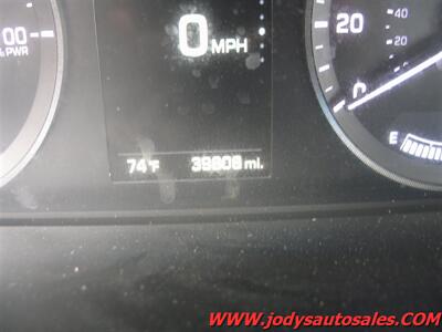 2016 Hyundai SONATA Hybrid  LOW, LOW 39,000 - Photo 15 - North Platte, NE 69101